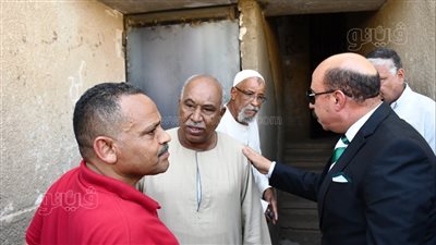 محافظ أسوان يتدخل للصلح بين أسرتين في المحمودية| صور