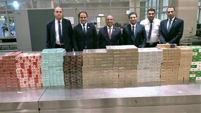 جمارك مطار القاهرة تحبط تهريب 400 خرطوشة سجائر أجنبية بحوزة راكب 
