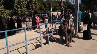 الصور الأولى من موقع حادث سقوط مواطنين من معدية نيلية ببني سويف