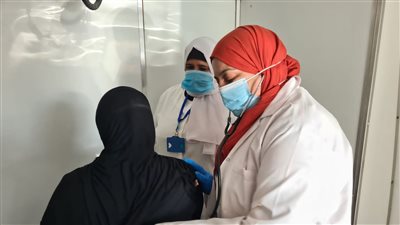 الكشف على ١٧٥٦ مواطنًا في قافلة طبية مجانية بالبحيرة