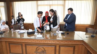 نائب محافظ الجيزة تستقبل الأطفال الموهوبين لعرض أفكارهم حول حماية البيئة | صور