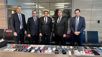 مستغلا الترانزيت.. ضبط 75 تليفونا بحوزة راكب في مطار القاهرة 