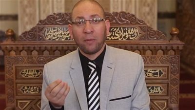 أزهري: ليس واجبا على المرأة أن تنفق على البيت.. والسيدة العاملة تجاهد في سبيل الله