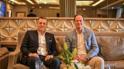 وزير السياحة يناقش فرص الاستثمار مع مجموعة أكور العالمية وكسادا 