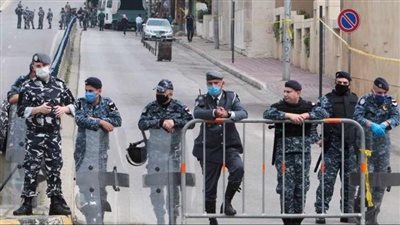 دون الحصول على أمواله.. الأمن اللبناني يتمكن من إخراج مقتحم مصرف في بيروت