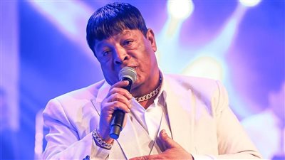 يا صيف يا صيف.. عبد الباسط يفاجئ جمهور الساقية بالنزول من المسرح للرقص معهم | فيديو