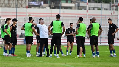 طاقم تحكيم كونغولي يدير مباراة الزمالك وإيليكت التشادي