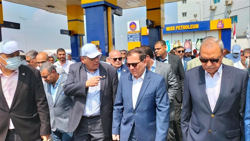 وزير البترول ومحافظ