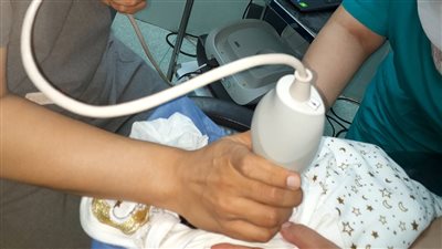 تشغيل أحدث جهاز لتصوير قاع العين وفحص الشبكية لحديثي الولادة بمستشفى سوهاج التعليمي