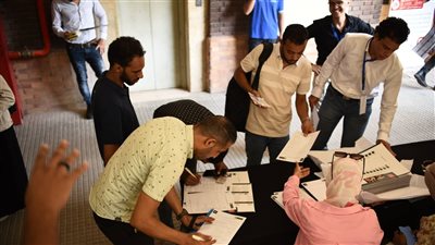 بدء توافد الشباب على ملتقى شغلني للتوظيف، والمرتب أعلى من الحد الأدني (صور)