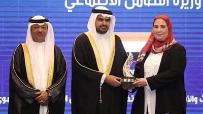 القباج تتسلم جائزة الشيخ عيسى بن علي آل خليفة لتكريم رواد العمل التطوعي