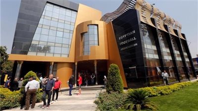 بعد خواجات المنتخبات.. اتحاد الكرة يتجاهل الأزمة الاقتصادية ويسمح بوجود 700 لاعب أجنبي في مصر | مستند 