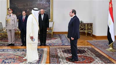 شاهد.. لحظة تسلم الرئيس أوراق اعتماد ثلاثة عشر سفيرًا جديدًا