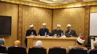 رئيس المعاهد الأزهرية يجتمع بمديري العموم للاستعداد للعام الدراسي الجديد