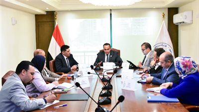 رئيس هيئة الرعاية الصحية يعقد اجتماعًا بشأن مشروع إنشاء وحدة اليقظة الدوائية 