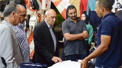 رئيس الغرفة التجارية بالإسماعيلية يتفقد معرض أهلا مدارس بفايد | صور