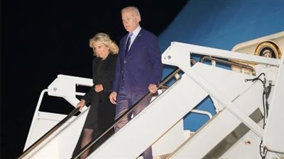 وصلا لندن.. بايدن وزوجته يلقيان نظرة الوداع الأخيرة على جثمان الملكة إليزابيث