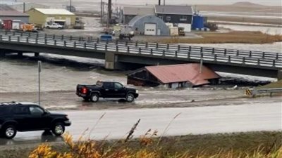 لم تحدث من 50 عاما.. عاصفة نادرة تضرب ألاسكا