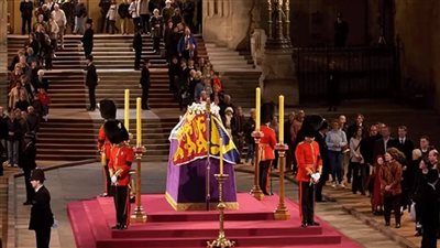 عرض جنازة الملكة إليزابيث في 125 دار سينما