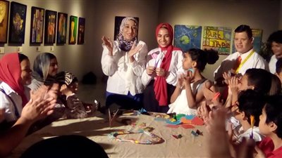 سيارات مكشوفة تجوب القاهرة الجديدة خلال فعاليات اليوم الثالث لملتقى 