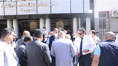 وزير الصحة يوجه بسرعة إمداد مستشفى أسيوط العام بجهاز أشعة مقطعية جديد
