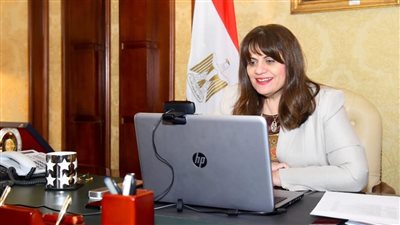 بعد رفض شركات الطيران نقله.. وزيرة الهجرة تتواصل مع الشاب المصري المريض في موزمبيق