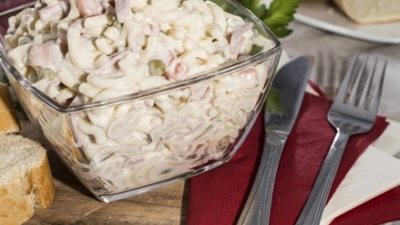 طريقة عمل سلطة المكرونة باللوز والزبادي|فيديو