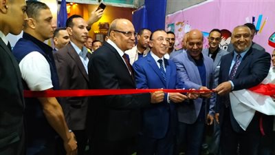 بتخفيضات تصل لـ٤٠%.. محافظ الإسكندرية يفتتح معرض أهلا مدارس