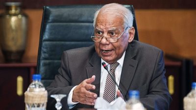 حازم الببلاوي: حجم مديونية مصر كبير واللي بيسلفنا عايز فوائد|فيديو