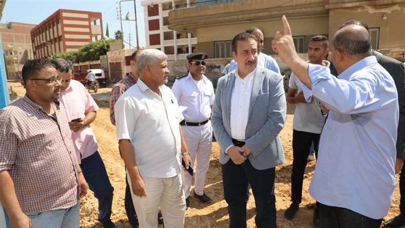 محافظ المنوفية أثناء