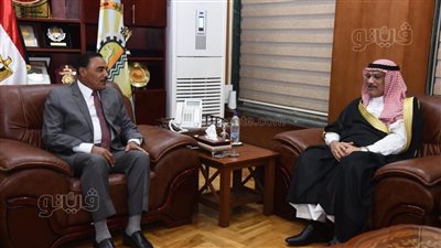 محافظ مطروح يستقبل رئيس القبائل والعائلات المصرية لبحث التعاون | صور