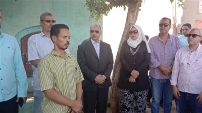 رئيس مجلس مدينة الباجور تشارك في جنازة عامل سقط من سيارة جمع القمامة