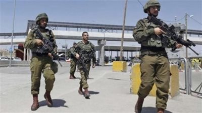 جيش الاحتلال يعتقل 3 أشخاص حاولوا اختراق قاعدة عسكرية لسرقة أسلحة