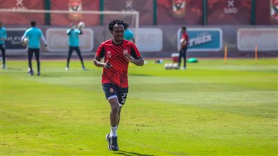 سيد عبد الحفيظ يكشف موعد عودة بيرسي تاو للتدريبات الجماعية بالأهلي 