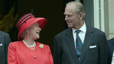 جمعهما الحب وفرقهما الموت وضمهما قبر.. حكاية وصية نقل جثمان الأمير فيليب للدفن بجوار زوجته إليزابيث | صور
