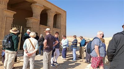 وفد سياحي إنجليزي يزور المناطق الأثرية والمعالم السياحية بالمنيا