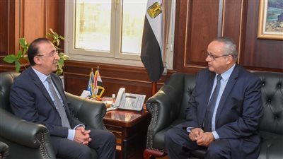 الشريف يبحث مع مدير مكتبة الإسكندرية تعزيز سبل التعاون