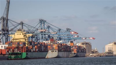  تداول 18 سفينة بضائع متنوعة بميناء دمياط 