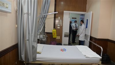 استمع الشكاوى وتفقد المشروعات.. وزير الصحة يوجه بعودة العمل في مستشفى الحميات| فيديو