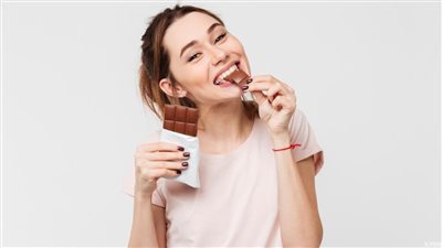 تمنع الاكتئاب وتقي من السرطان.. جمال شعبان يكشف أطعمة السعادة للإنسان