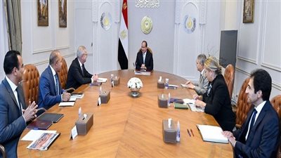 بسام راضي: الرئيس يوجه بالبدء فى التعاون مع مجموعة ميرسك العالمية لإنشاء شبكة وطنية متكاملة في مصر لإنتاج وتوزيع الطاقة الخضراء والوقود النظيف للسفن