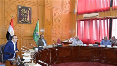 محافظ الإسماعيلية يُناقش استعدادات انطلاق حملة 