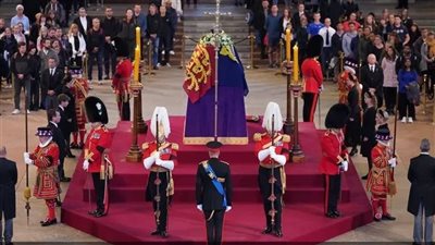 بث مباشر | نعش الملكة إليزابيث الثانية يتجه إلى قلعة ويندسور 