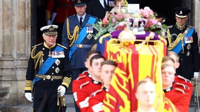 وصول نعش الملكة إليزابيث الثانية إلى قلعة وندسور