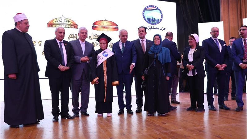 تكريم أوائل الطلاب