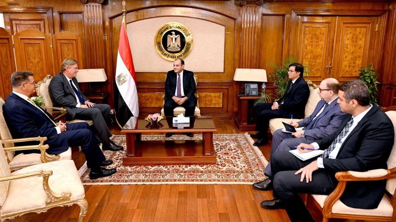 لقاء وزير الصناعة