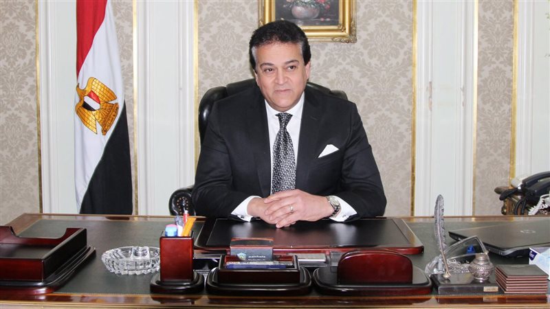 وزير الصحة الدكتور