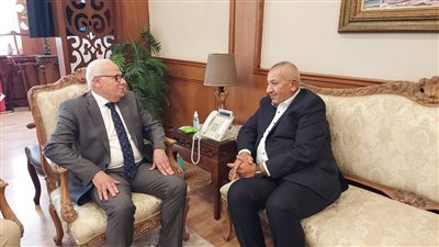 محافظ بورسعيد يلتقي كامل أبو علي رئيس النادي المصري | صور