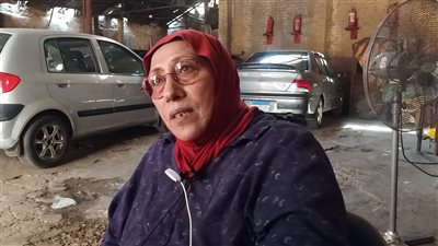 تعمل وعمرها 8 سنوات للإنفاق على أسرتها.. حكاية الحاجة سهير أقدم سايس في المنصورة | فيديو