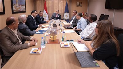 وزير السياحة يجتمع مع ممثلي اللجان النقابية بالمجلس الأعلى للآثار